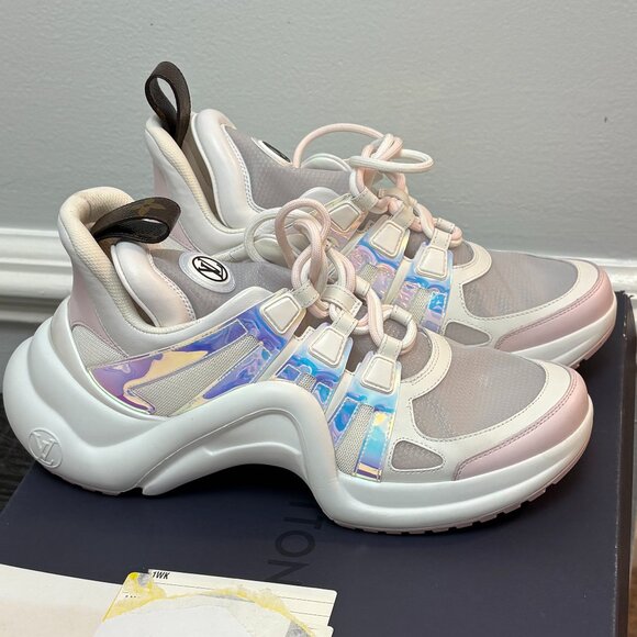 Louis Vuitton Arch Light Sneakers in Rose Clair - Picture 3 of 12